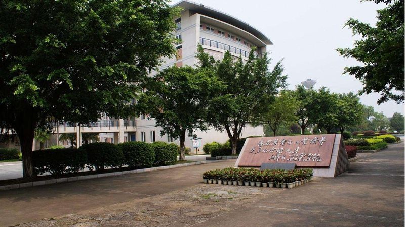 高频低阻抗电容：揭秘其在电子科技领域的应用与选型**